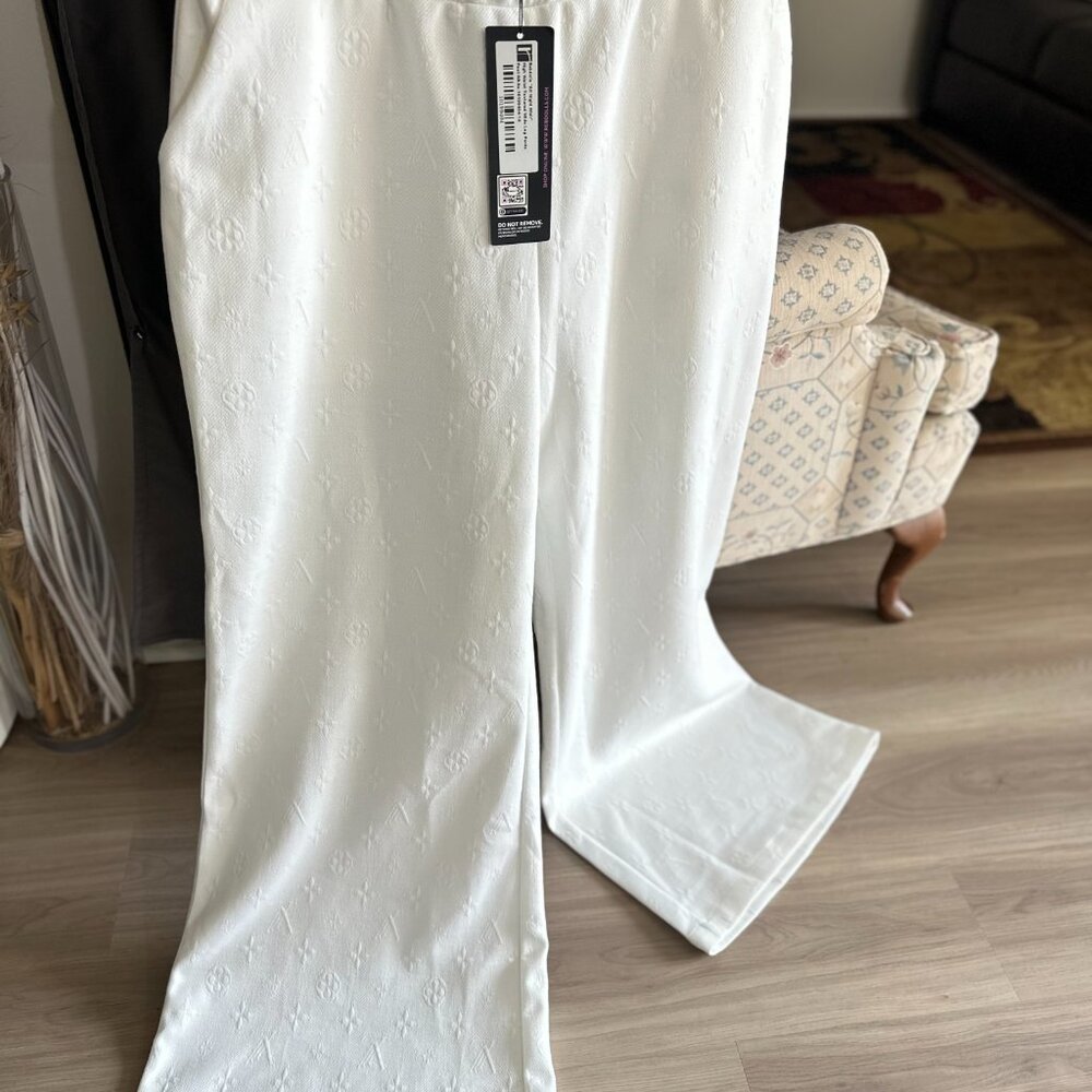 A MUST BUY! TRENDY, STYLISH, Spring, Summer, Fall OR Winter, WINTER WHITE! - Picture 2 of 9
